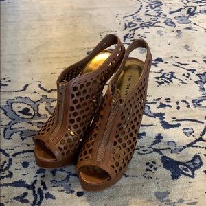 Chinese laundry Tan zip front caged heels